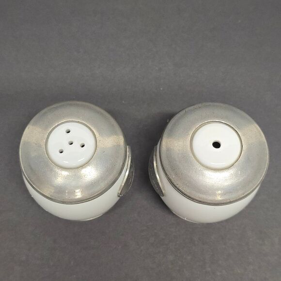 NOT FOR SALE Vintage Etain France Pewter And Porcelain Salt And Pepper Shakers - Picture 5 of 8